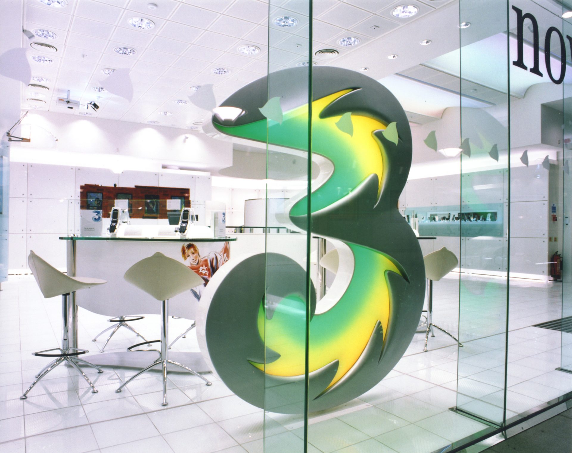 Hutchinson 3G H3G Flagship Retail Store White Gloss Glass 3